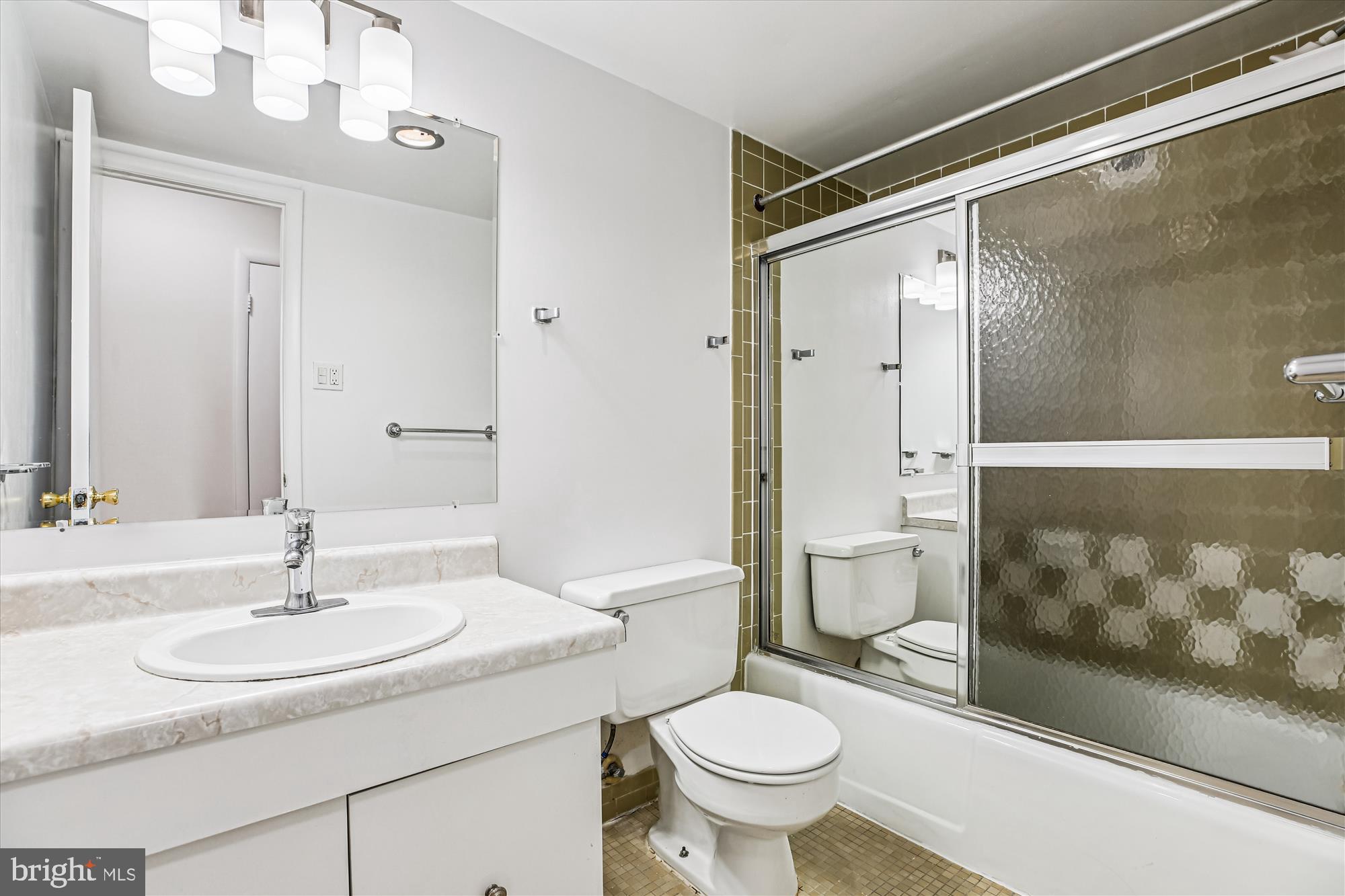 1121 UNIVERSITY BOULEVARD W 513-B