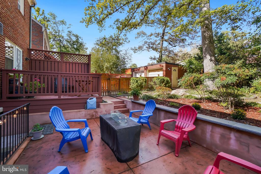 1112 LANCASTER ROAD