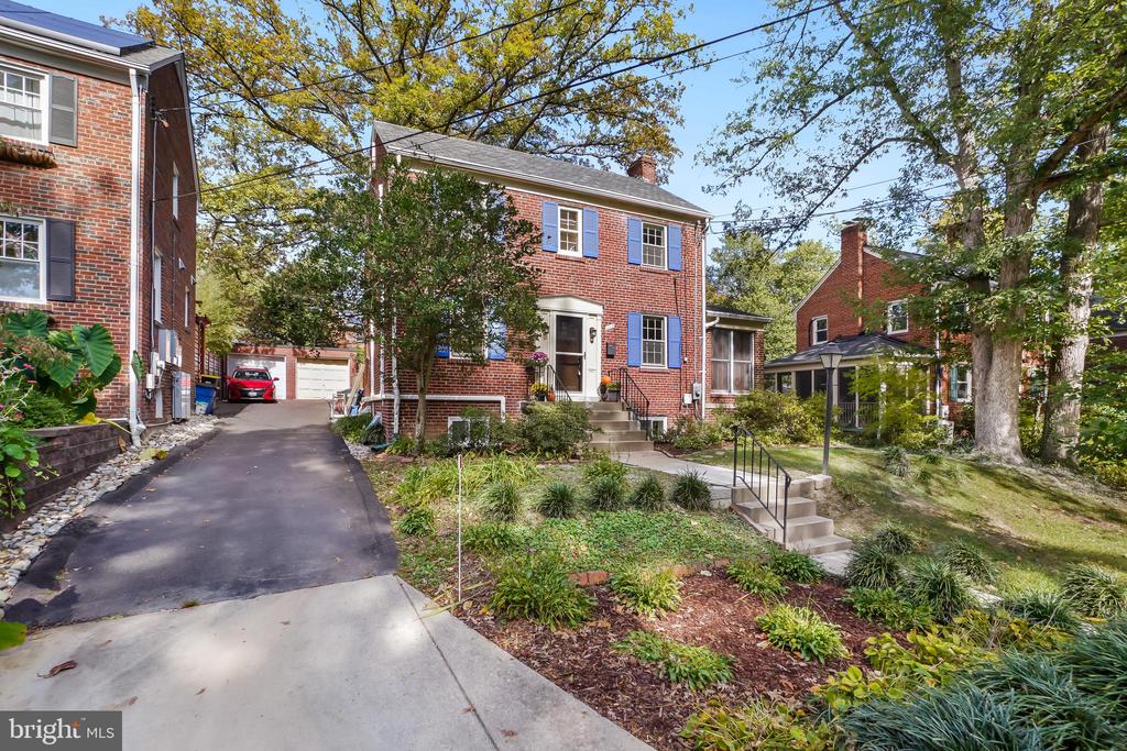 1112 LANCASTER ROAD