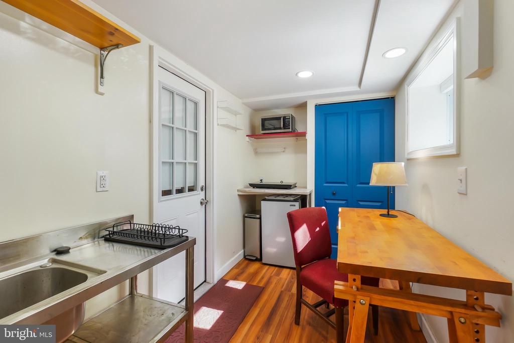 1112 LANCASTER ROAD