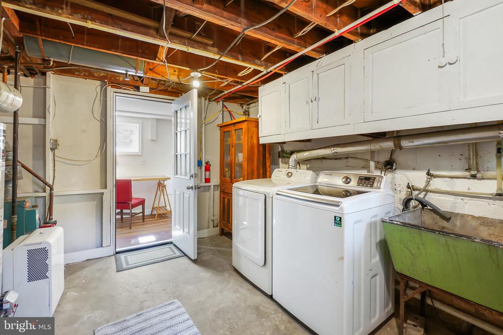 1112 LANCASTER ROAD