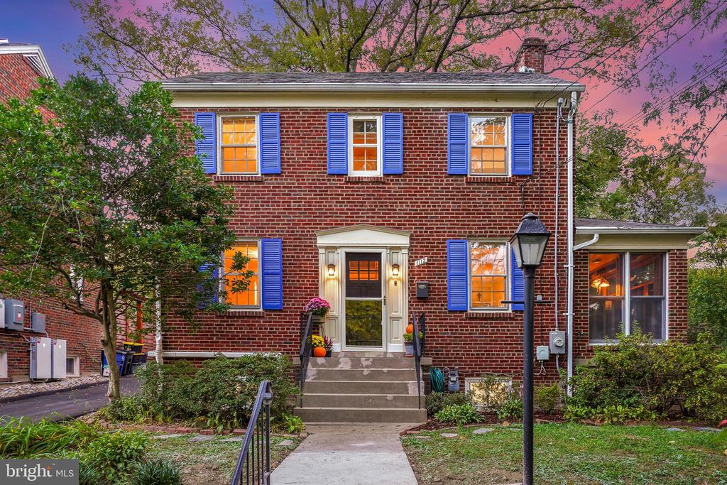 1112 LANCASTER ROAD