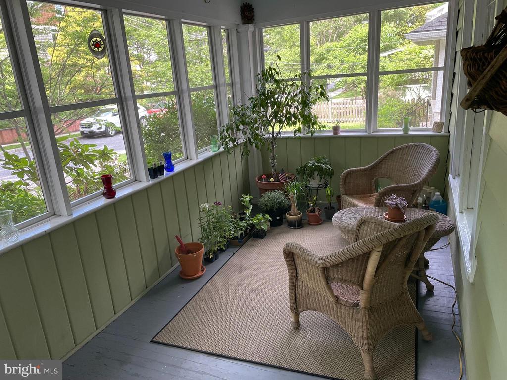 207 SPRING AVENUE