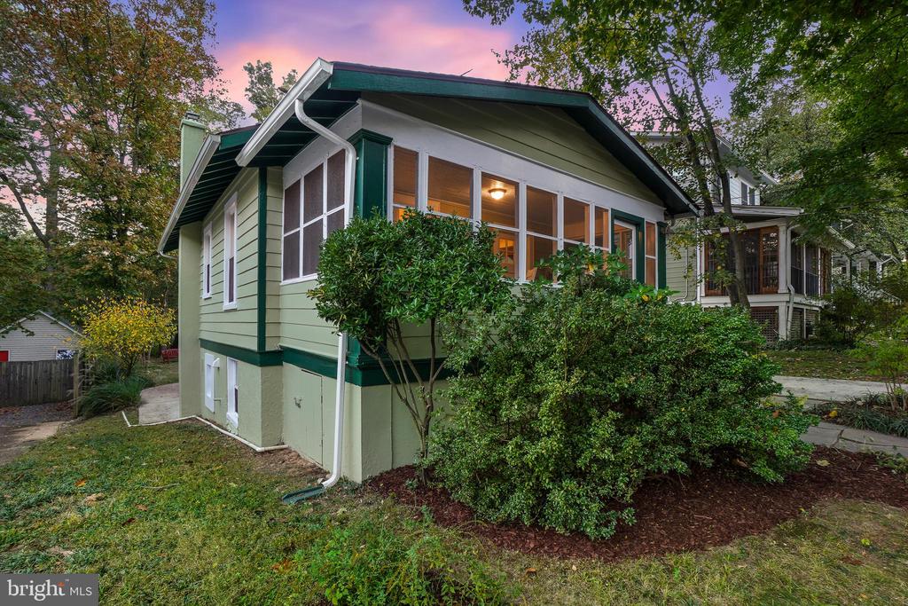 207 SPRING AVENUE