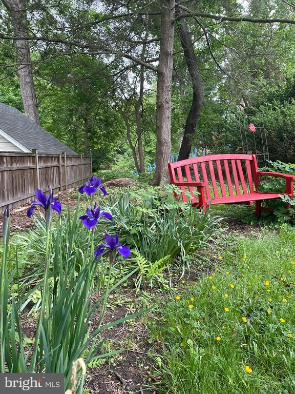 207 SPRING AVENUE