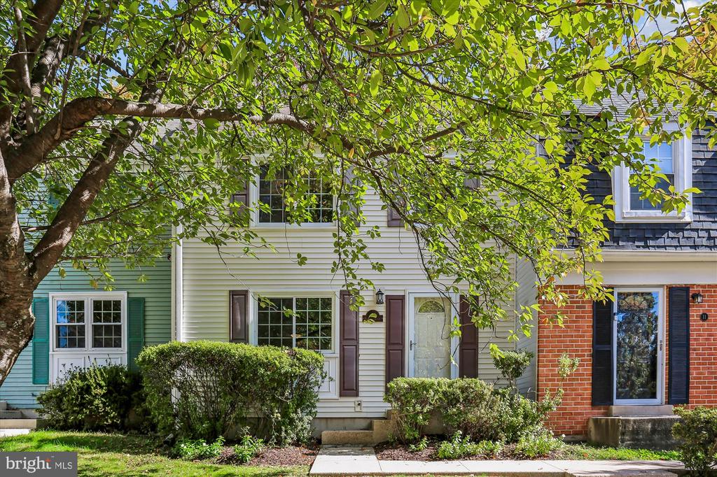 13 BAILEYS COURT