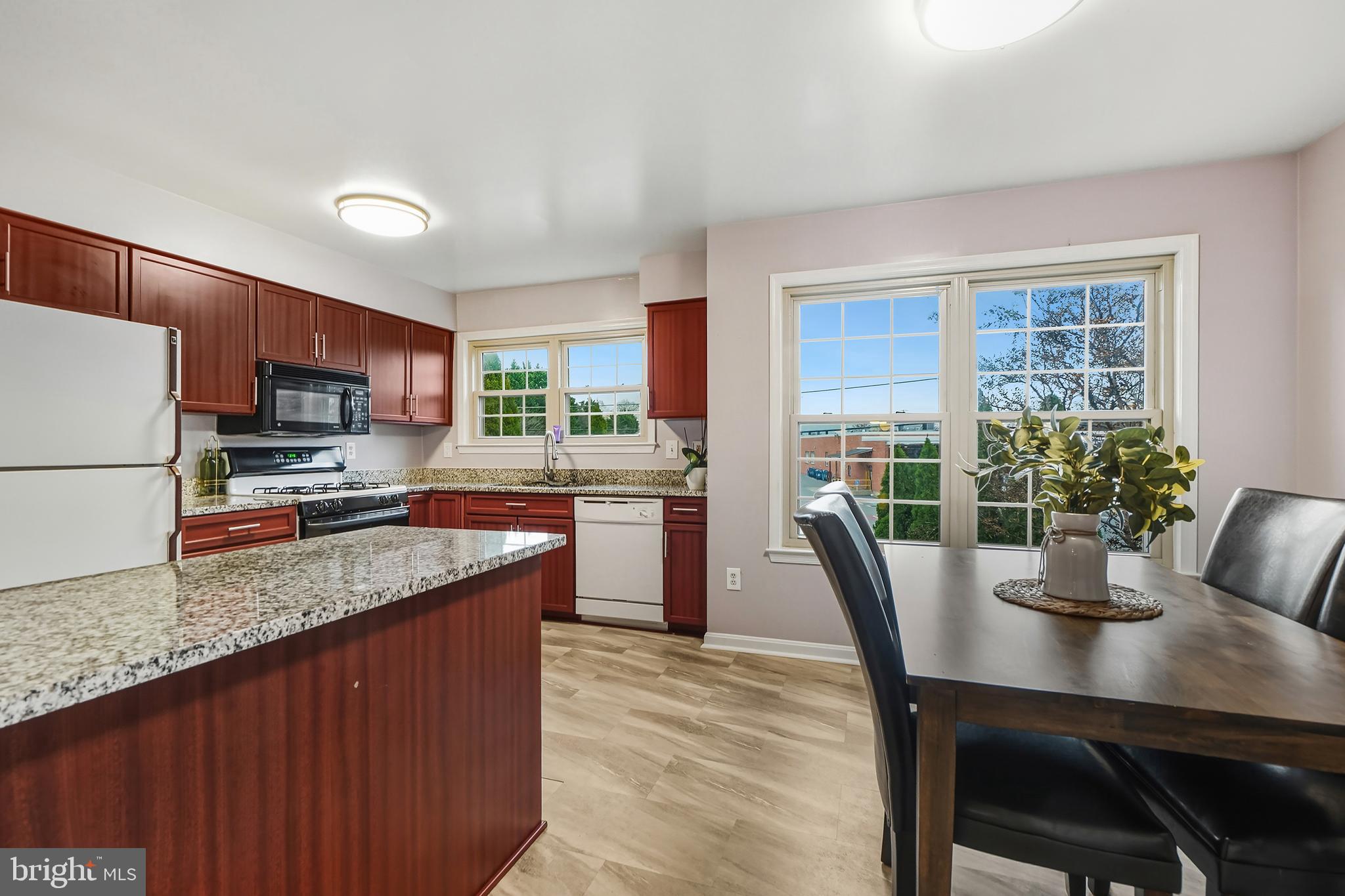 10 MARTINS SQUARE LANE