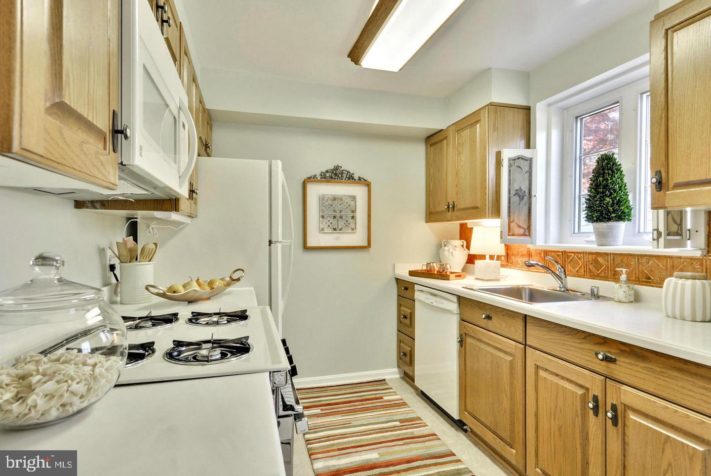 2547 HOLMAN AVENUE 2572