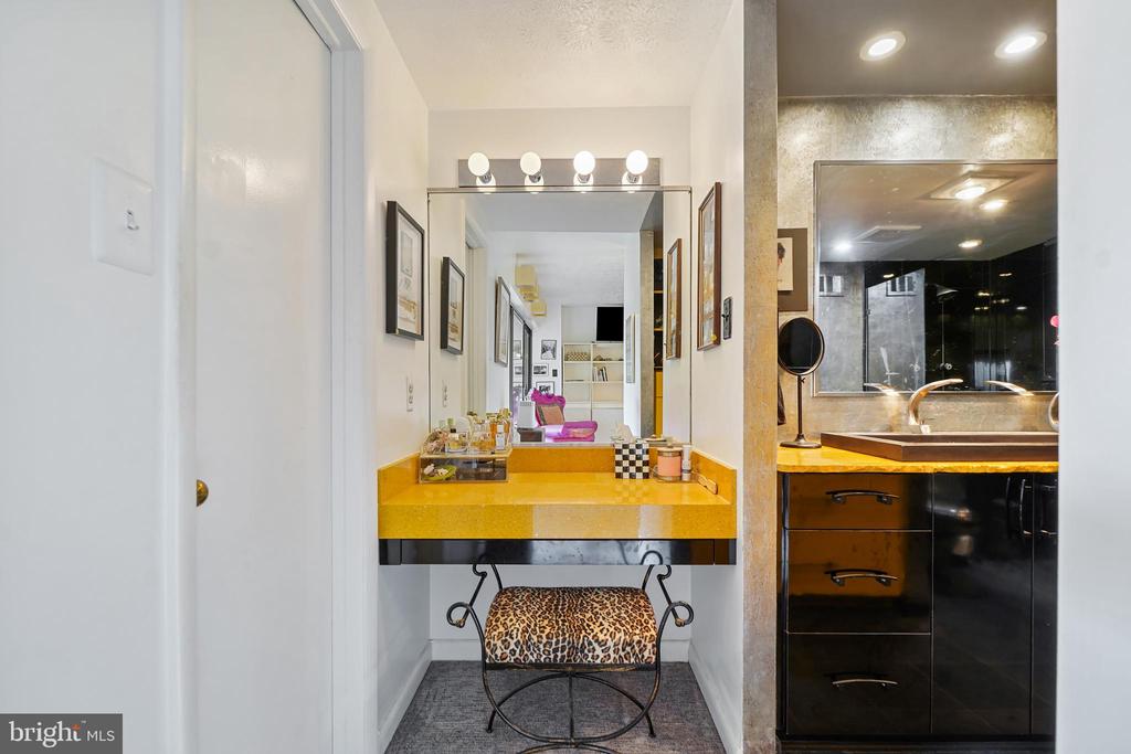 5233 KING CHARLES WAY 1-5