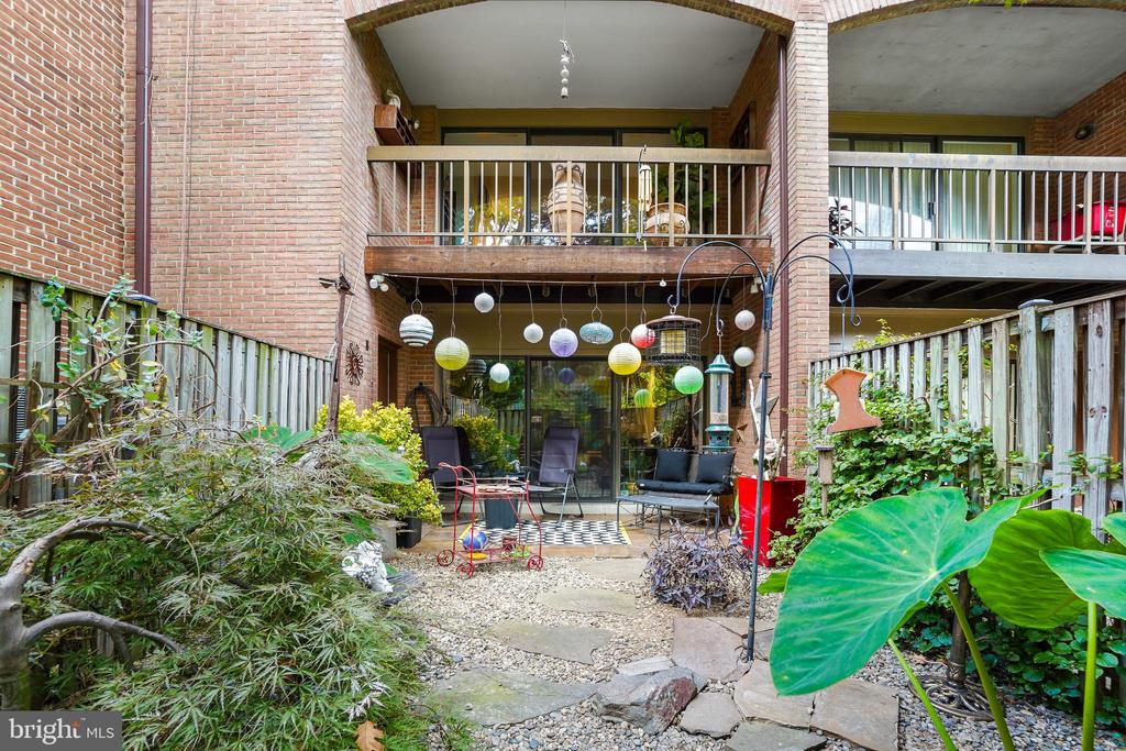 5233 KING CHARLES WAY 1-5