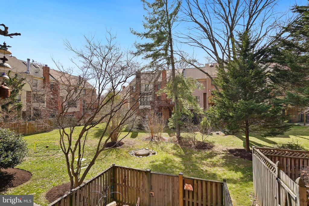 5233 KING CHARLES WAY 1-5