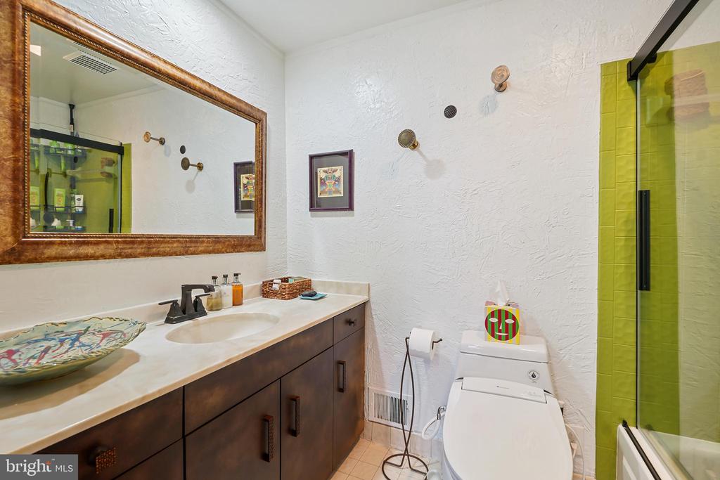 5233 KING CHARLES WAY 1-5