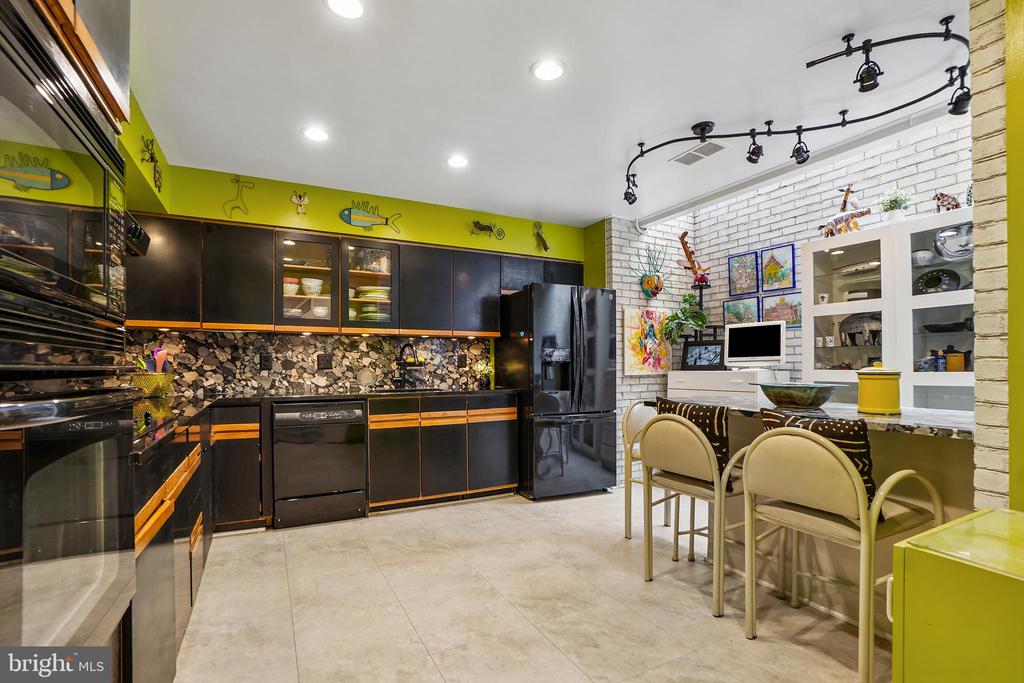 5233 KING CHARLES WAY 1-5