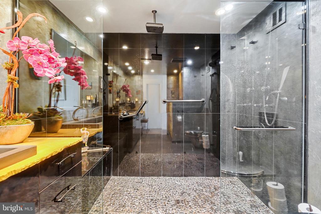 5233 KING CHARLES WAY 1-5