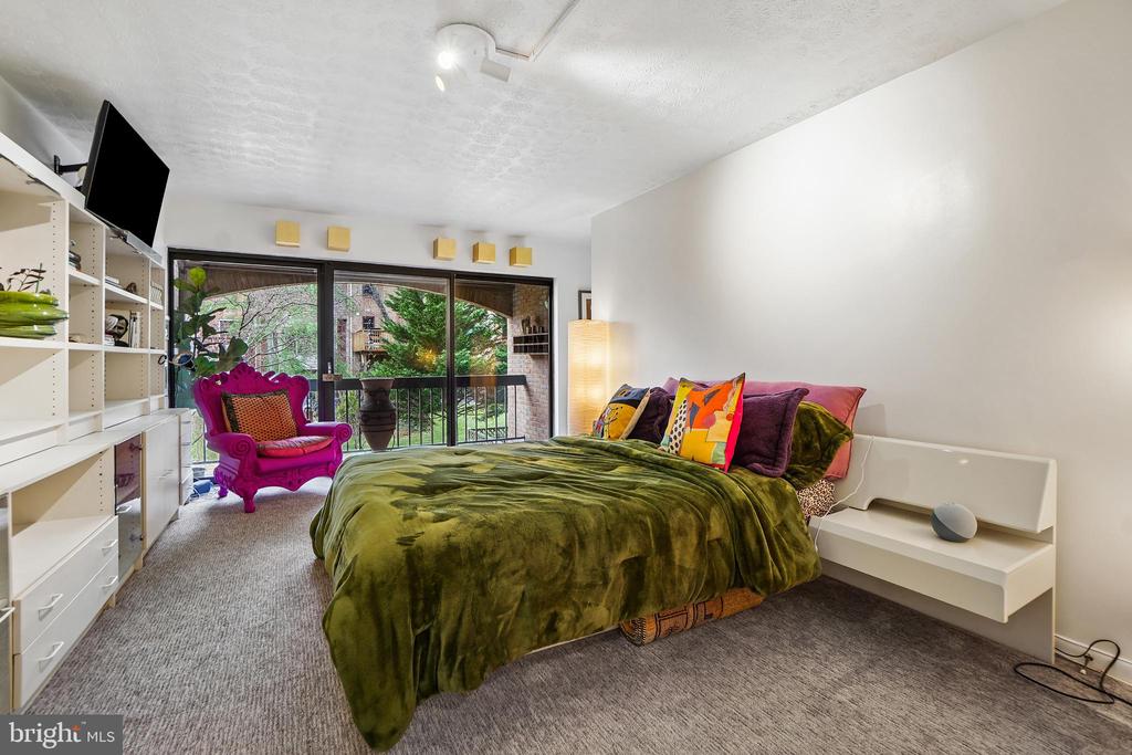 5233 KING CHARLES WAY 1-5
