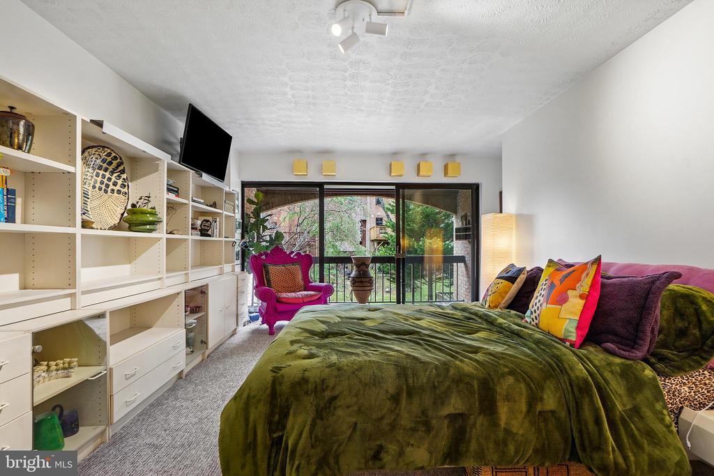 5233 KING CHARLES WAY 1-5