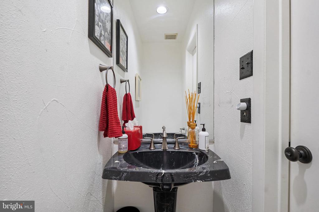 5233 KING CHARLES WAY 1-5