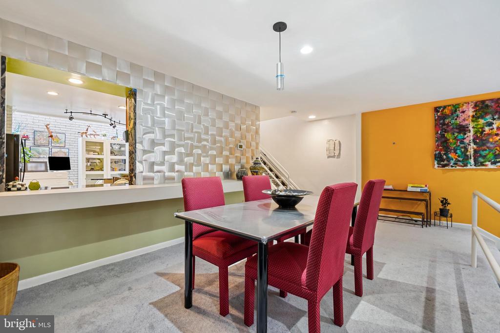 5233 KING CHARLES WAY 1-5