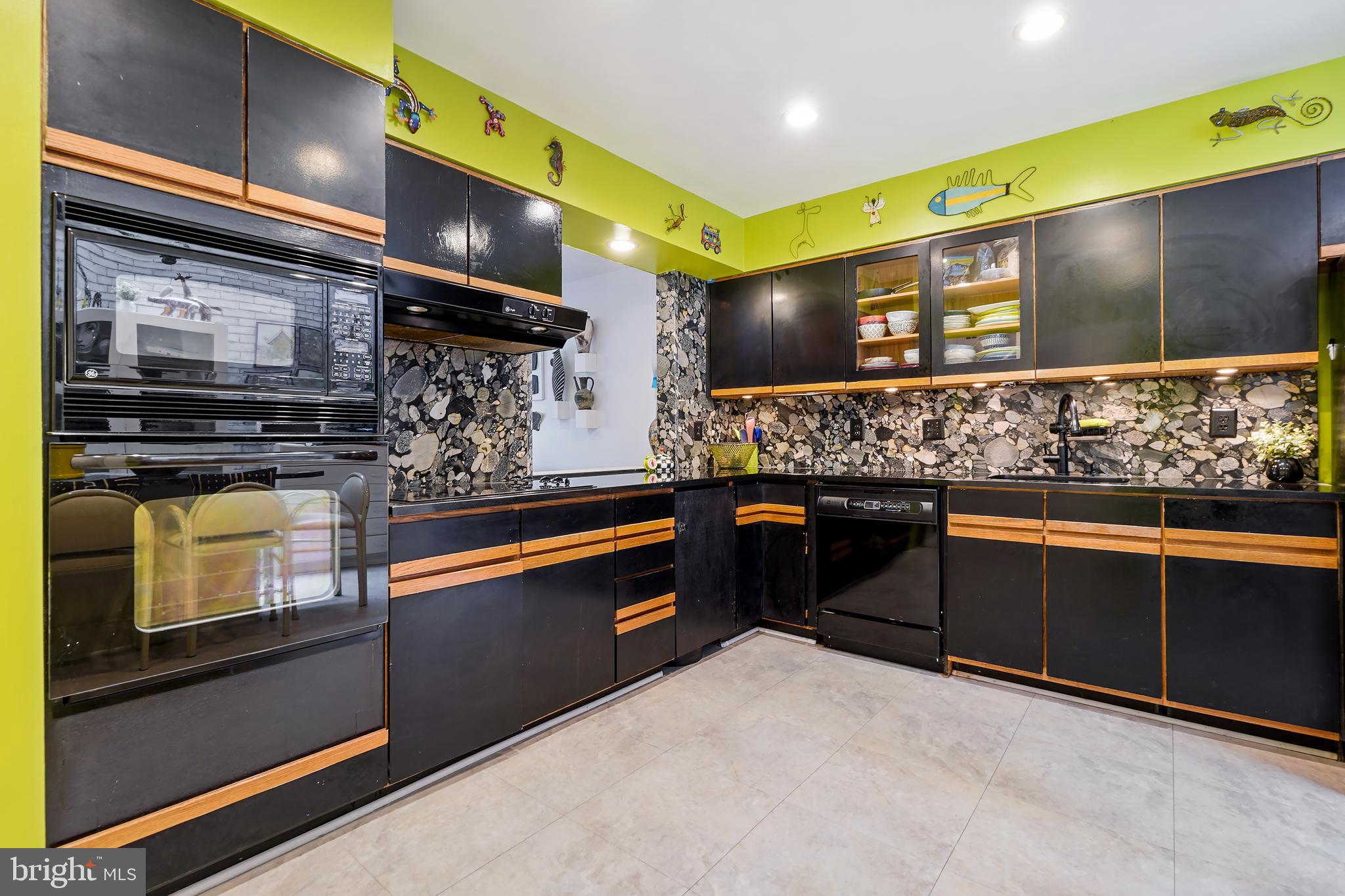 5233 KING CHARLES WAY 1-5