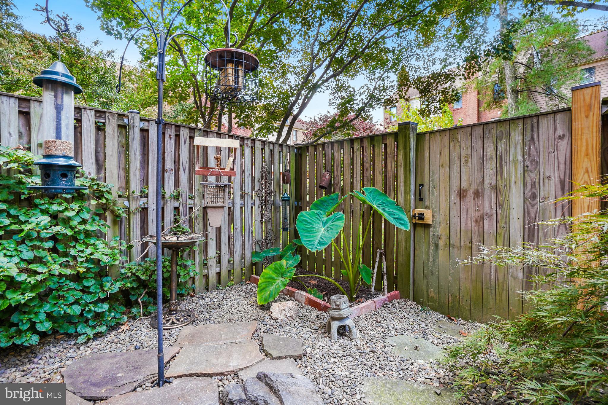 5233 KING CHARLES WAY 1-5