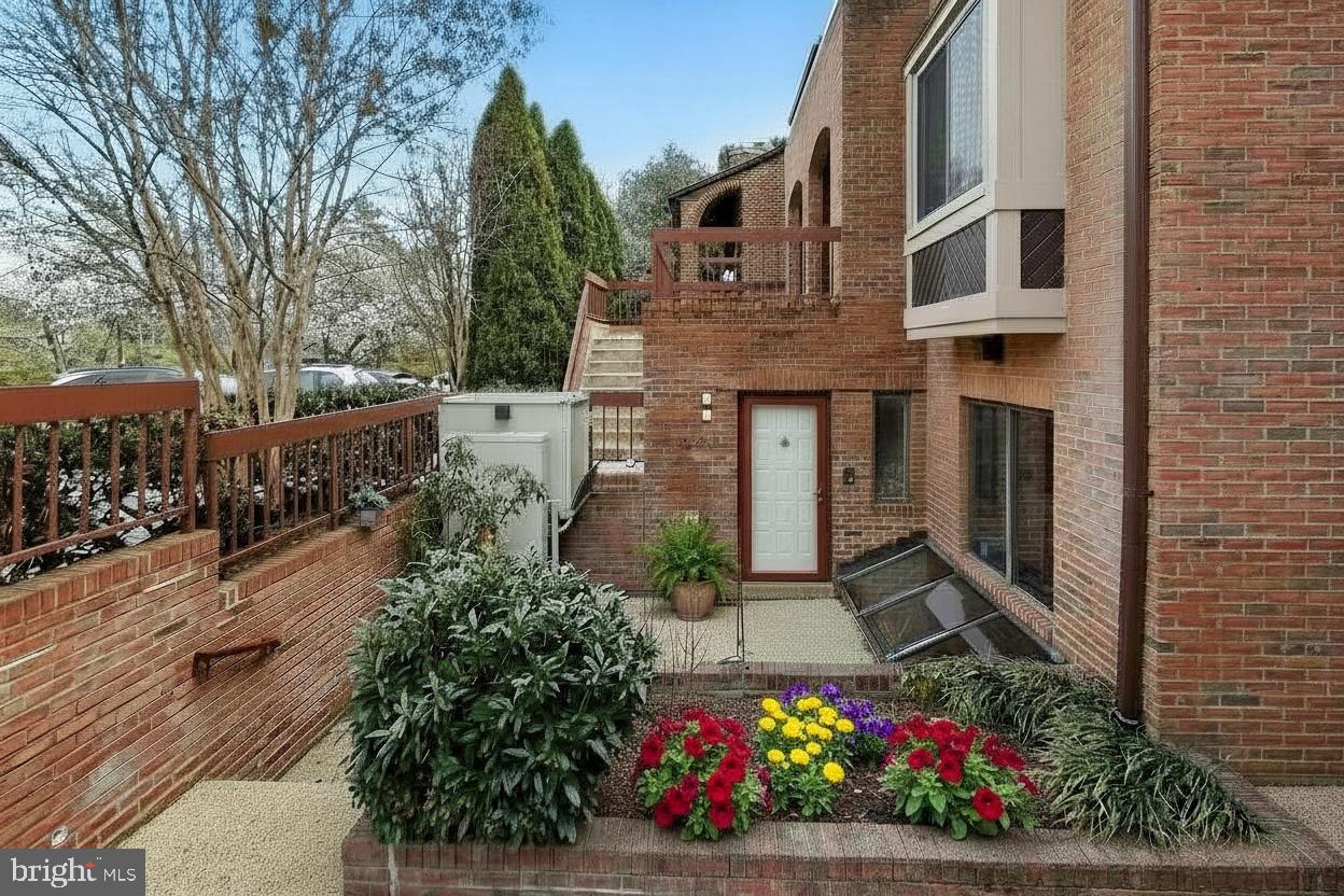 5233 KING CHARLES WAY 1-5