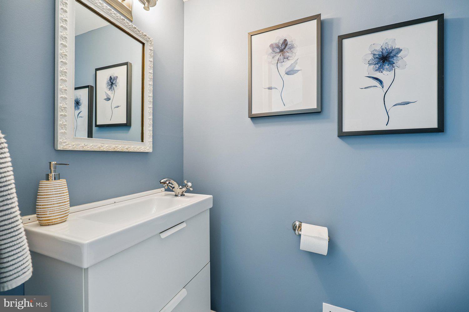 1604 WINDING WAYE LANE