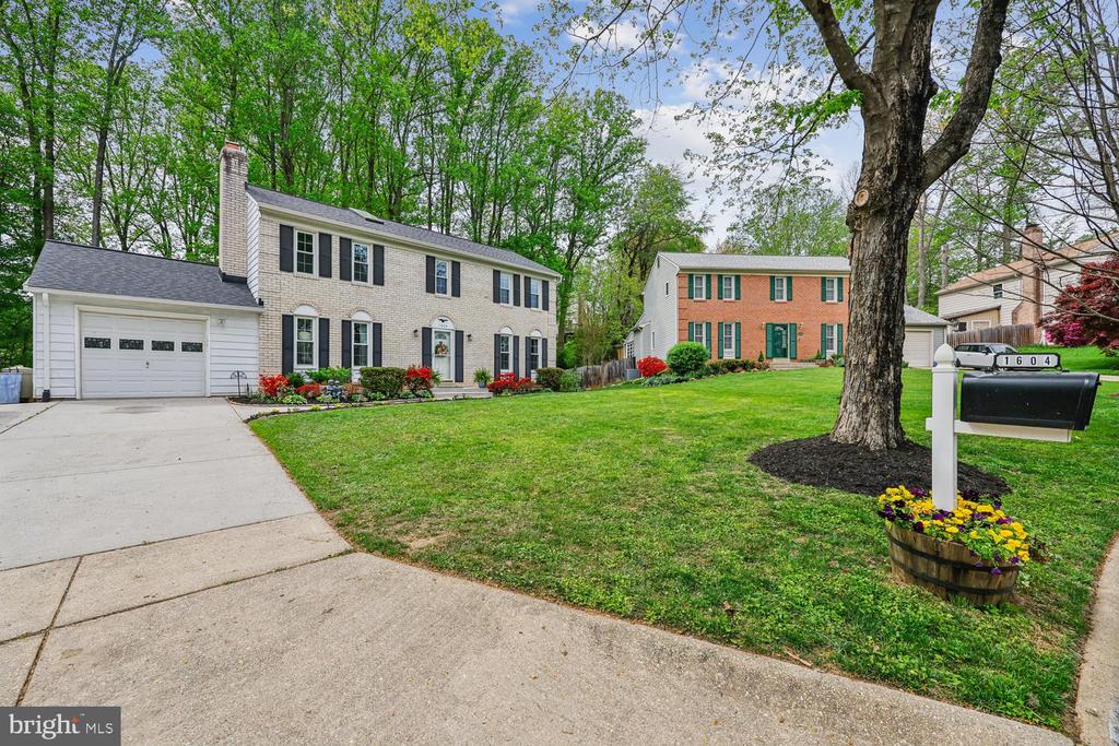 1604 WINDING WAYE LANE