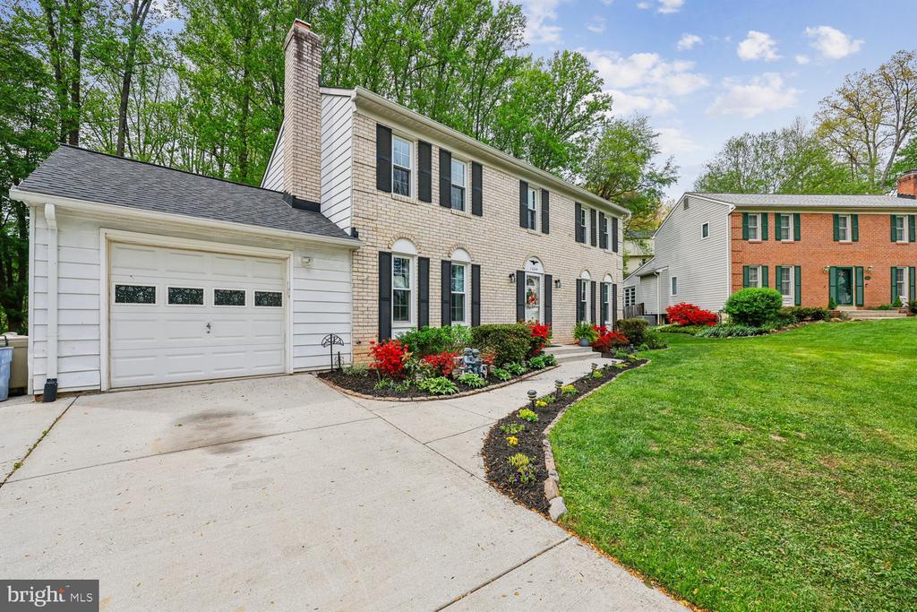 1604 WINDING WAYE LANE