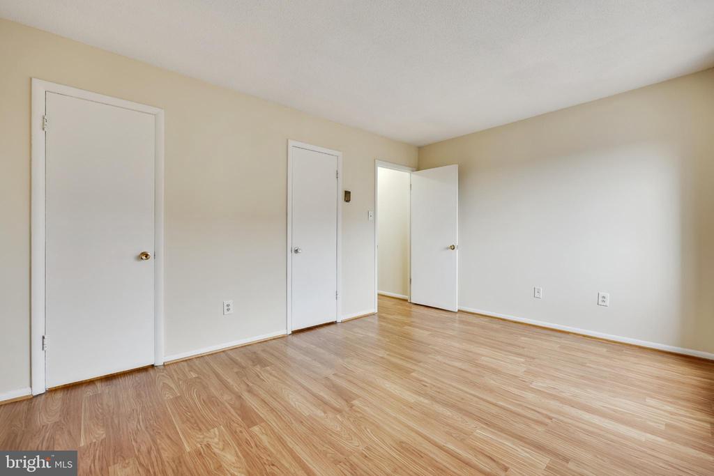 1121 UNIVERSITY BOULEVARD W 907-B