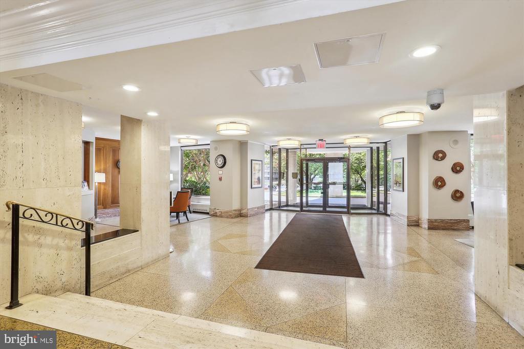 1121 UNIVERSITY BOULEVARD W 907-B