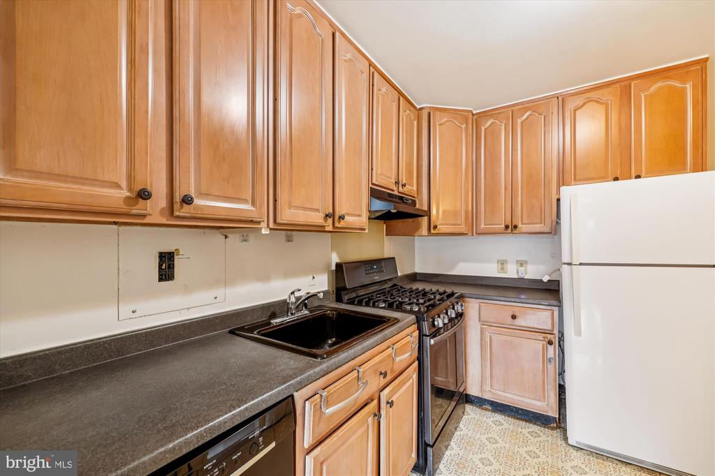 1111 UNIVERSITY BOULEVARD W 218