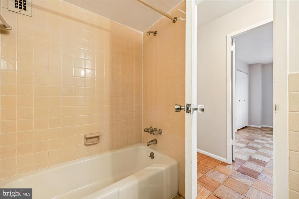 1111 UNIVERSITY BOULEVARD W 218