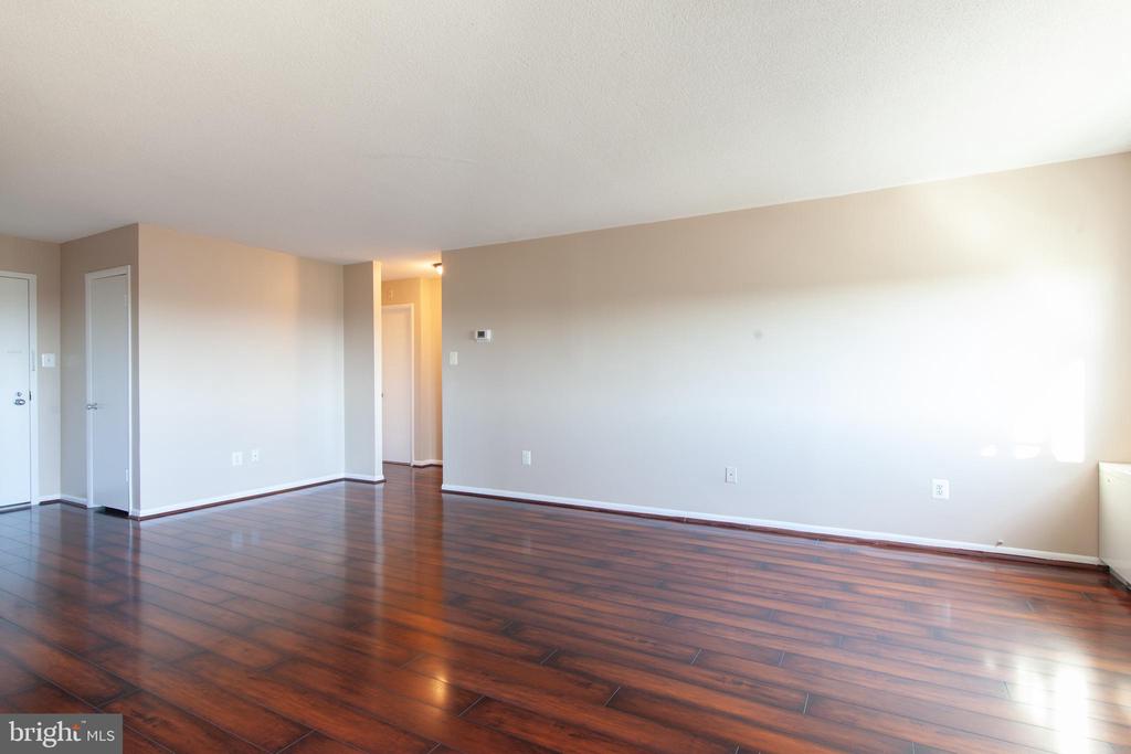 1121 UNIVERSITY BLVD 1002