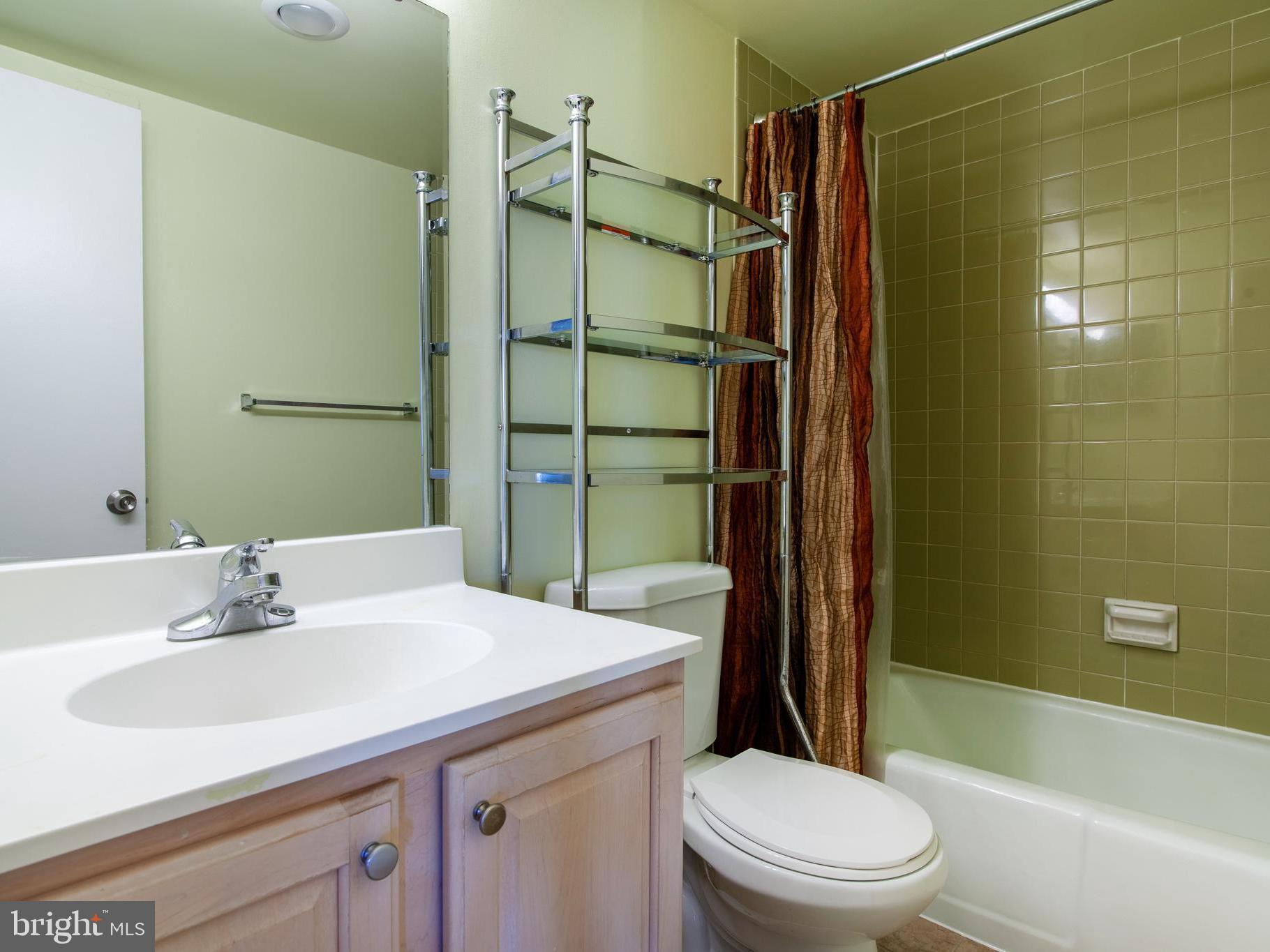 1121 UNIVERSITY BLVD 1002