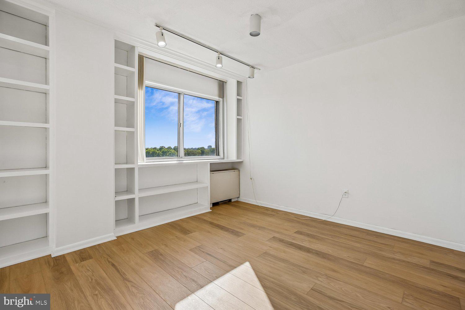 1121 UNIVERSITY BOULEVARD W 1111