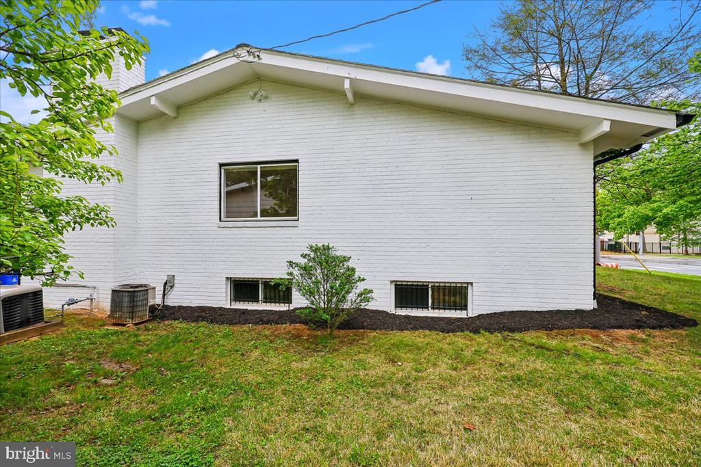 1105 LAMBERTON DRIVE