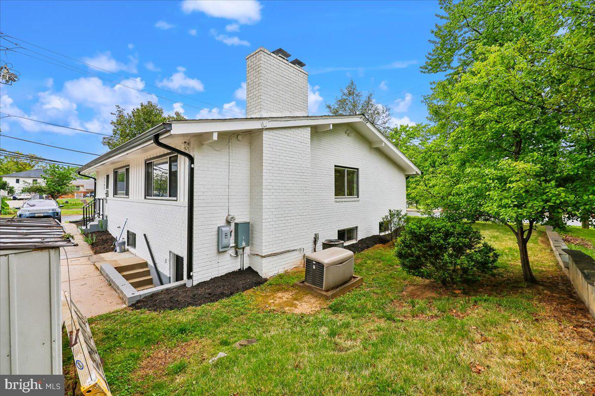 1105 LAMBERTON DRIVE
