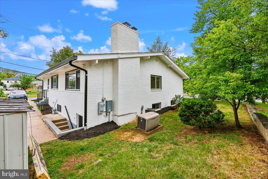 1105 LAMBERTON DRIVE