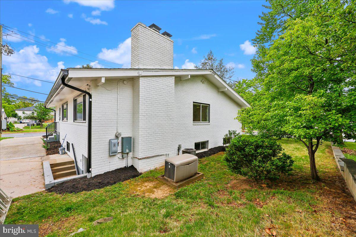 1105 LAMBERTON DRIVE