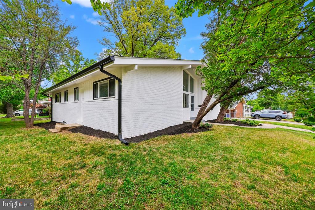 1105 LAMBERTON DRIVE