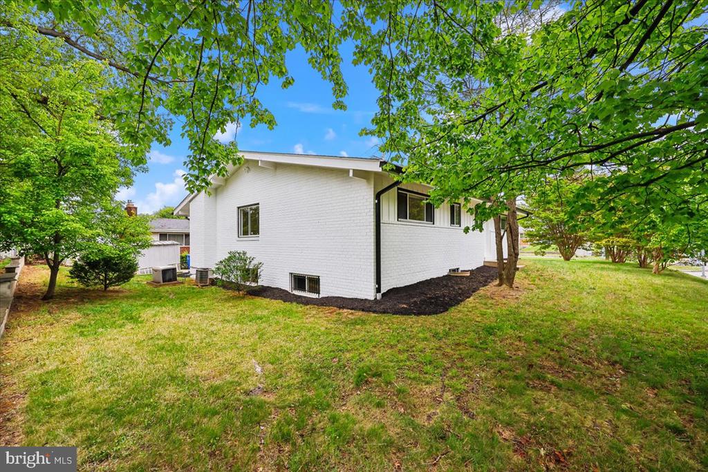 1105 LAMBERTON DRIVE