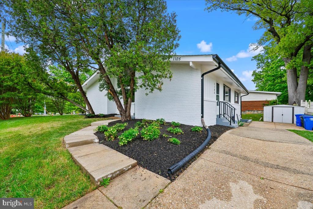 1105 LAMBERTON DRIVE