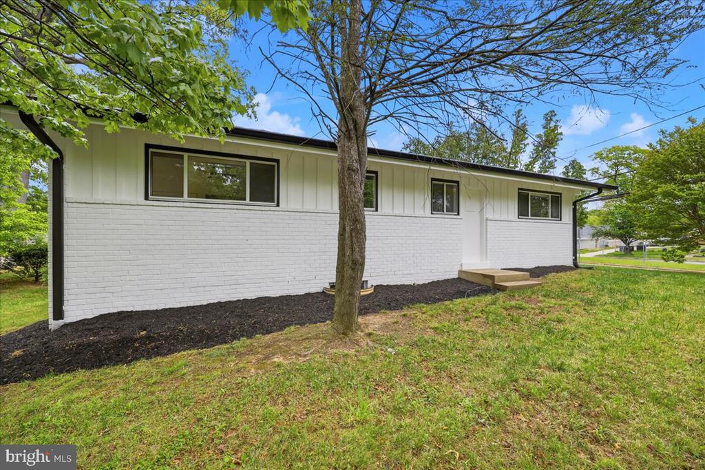 1105 LAMBERTON DRIVE