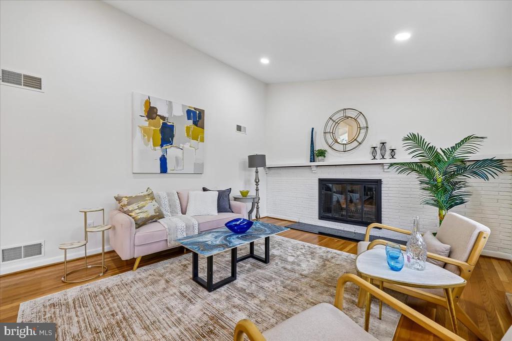 1105 LAMBERTON DRIVE