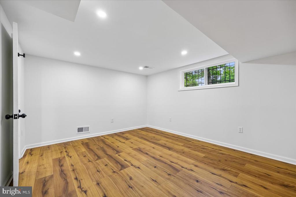 1105 LAMBERTON DRIVE