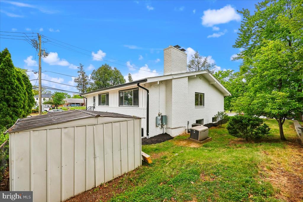 1105 LAMBERTON DRIVE