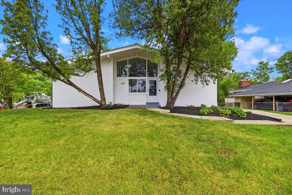 1105 LAMBERTON DRIVE