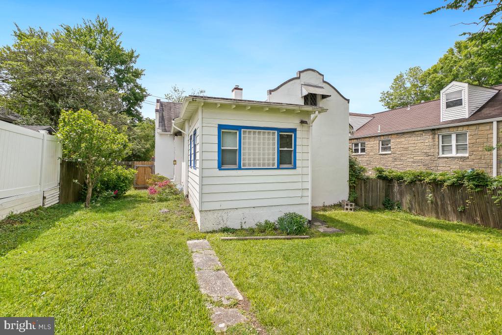 6 PHILADELPHIA AVENUE