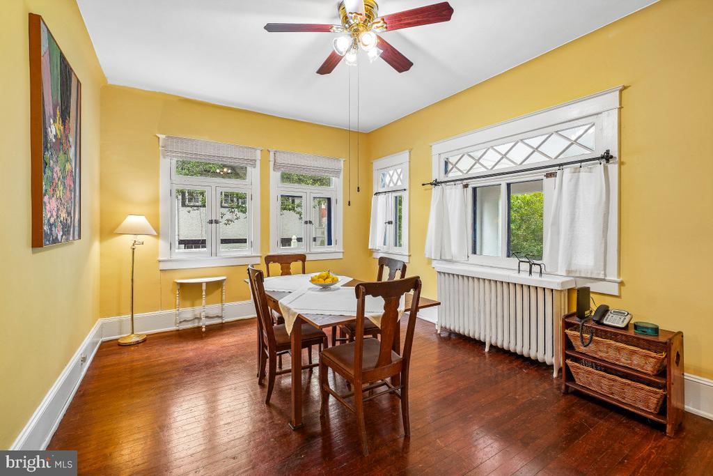 6 PHILADELPHIA AVENUE