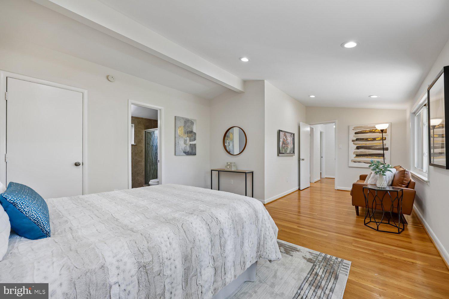 300 GILSAN COURT